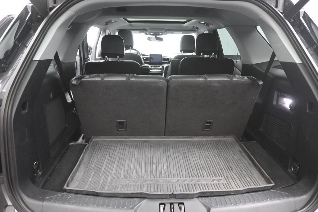 Certified 2021 Ford Explorer Limited w/ Equipment Group 301A RWD image 2