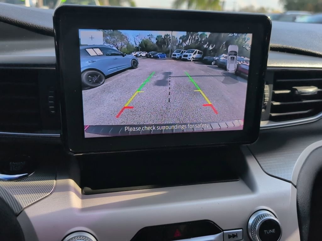 Certified 2022 Ford Explorer XLT w/ Equipment Group 202A image 19