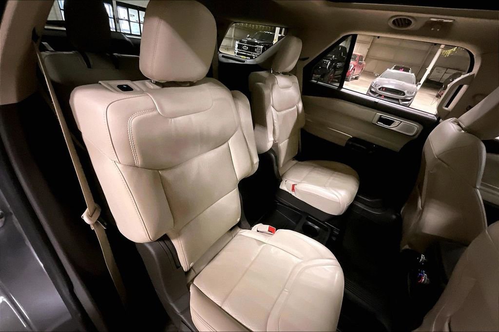 Certified 2021 Ford Explorer Platinum w/ Equipment Group 601A image 26