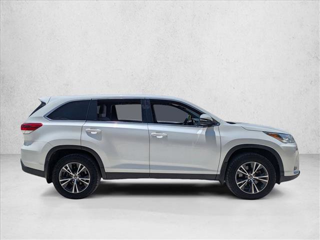 Used 2019 Toyota Highlander LE FWD image 3