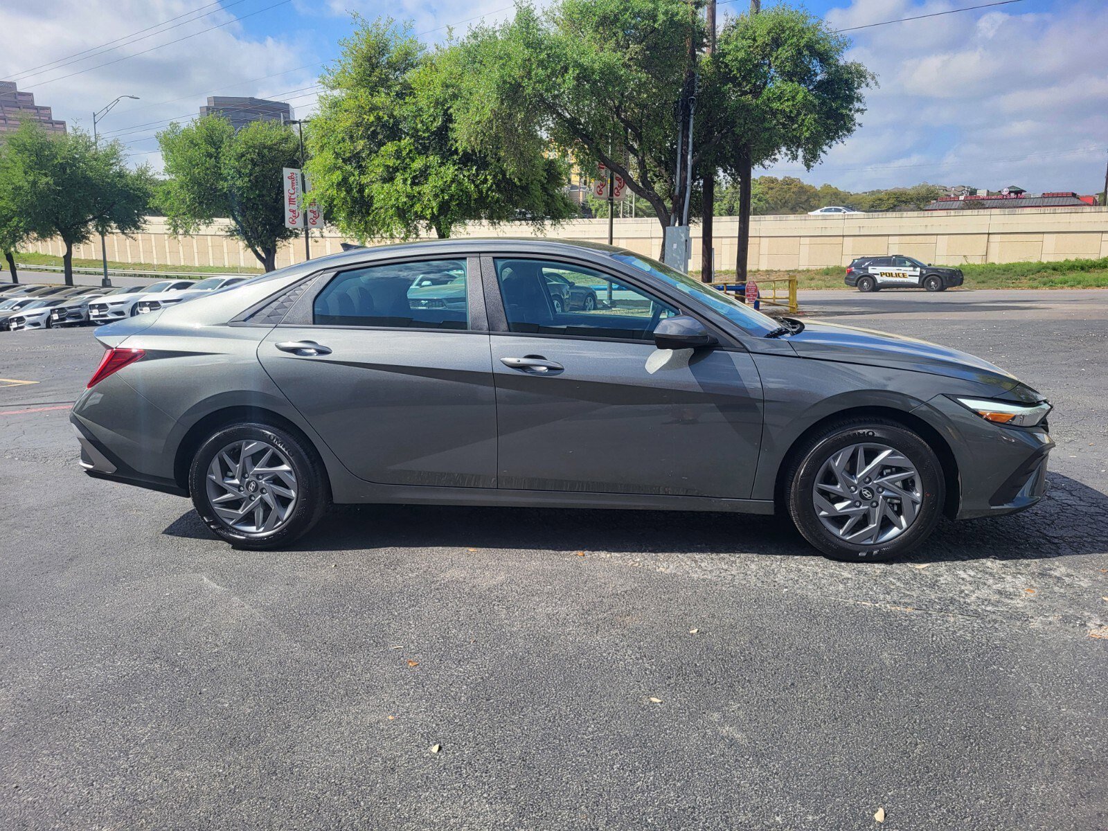Used 2026 Hyundai Elantra Blue image 2