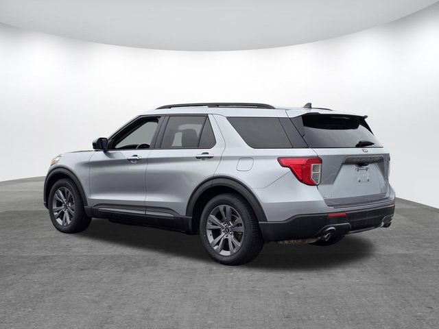Certified 2022 Ford Explorer XLT w/ Equipment Group 202A RWD image 6