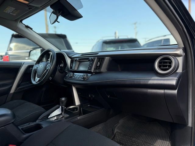 Used 2017 Toyota RAV4 XLE AWD/4WD image 28