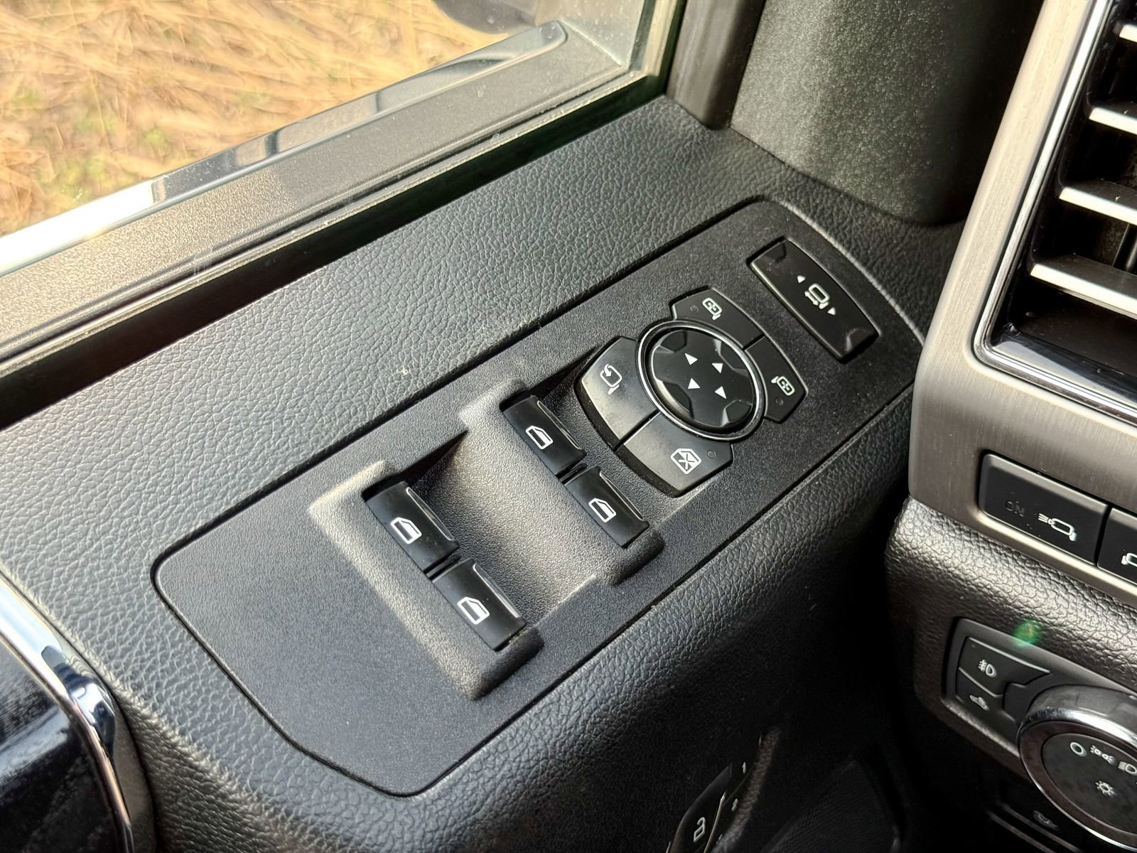 Certified 2019 Ford F250 Platinum w/ Platinum Ultimate Package image 32