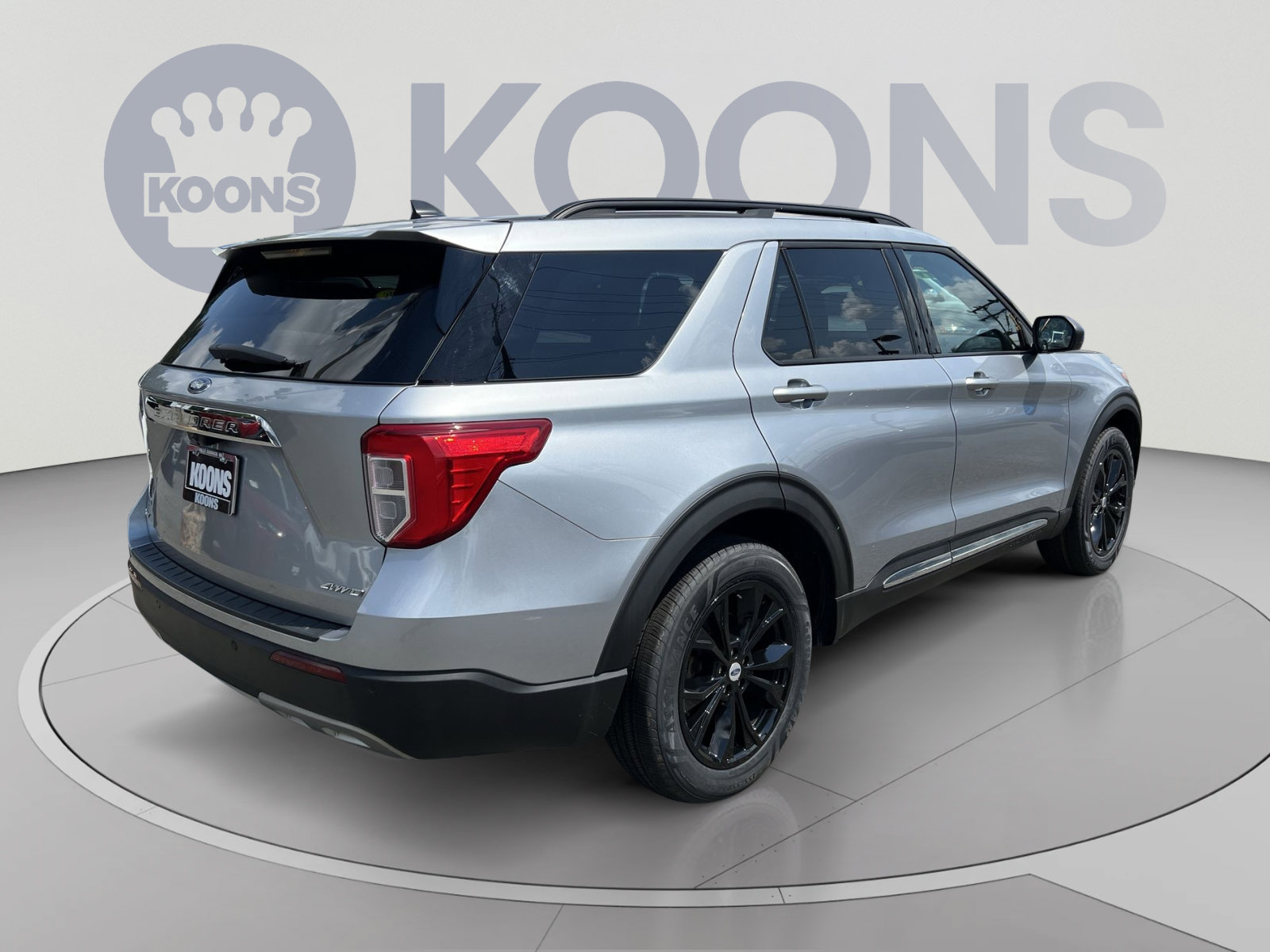 Certified 2022 Ford Explorer XLT w/ Equipment Group 202A AWD/4WD image 11