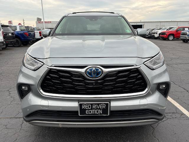 Used 2024 Toyota Highlander Platinum AWD/4WD image 2