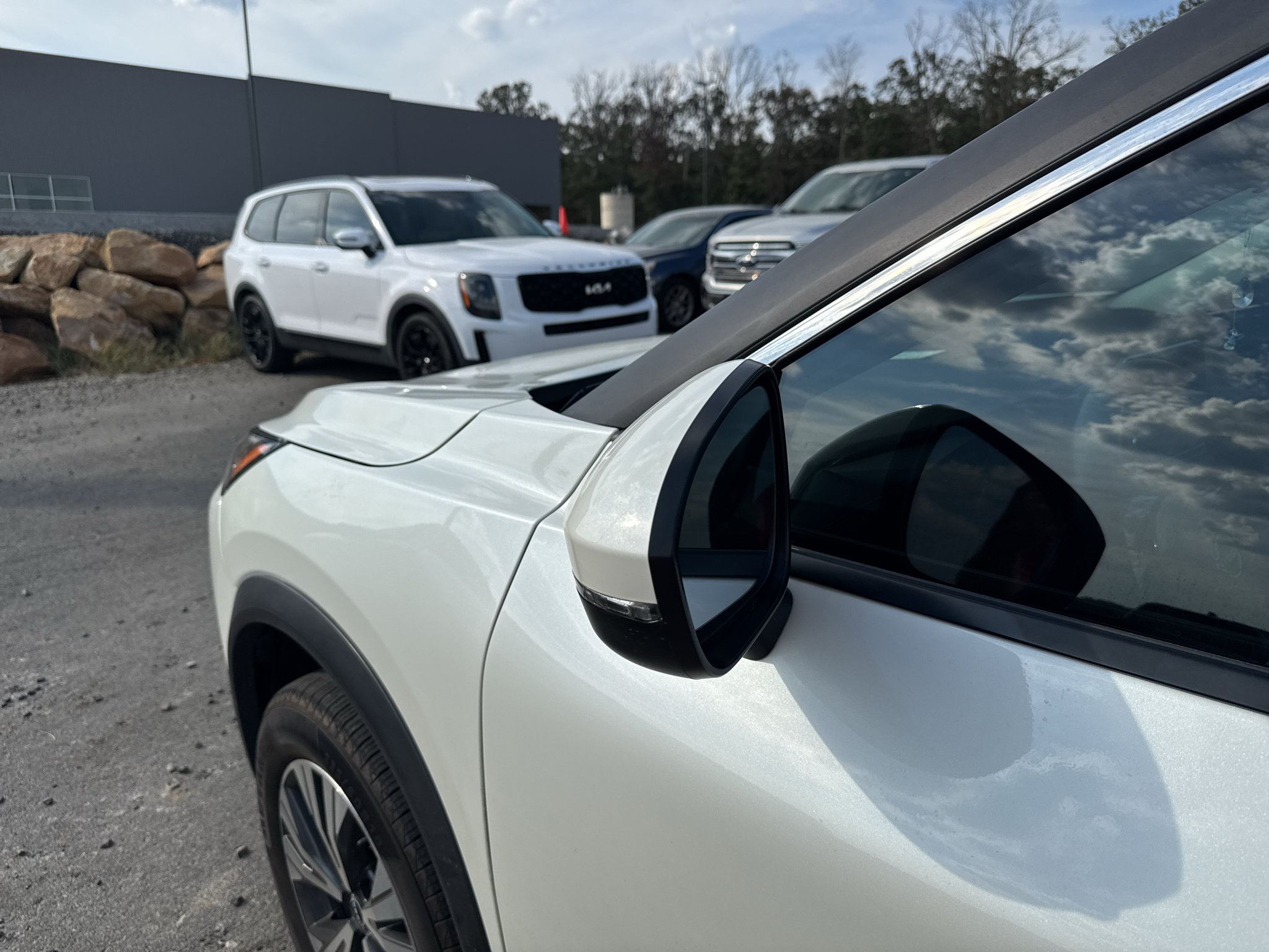 Used 2023 Nissan Rogue SV FWD image 29
