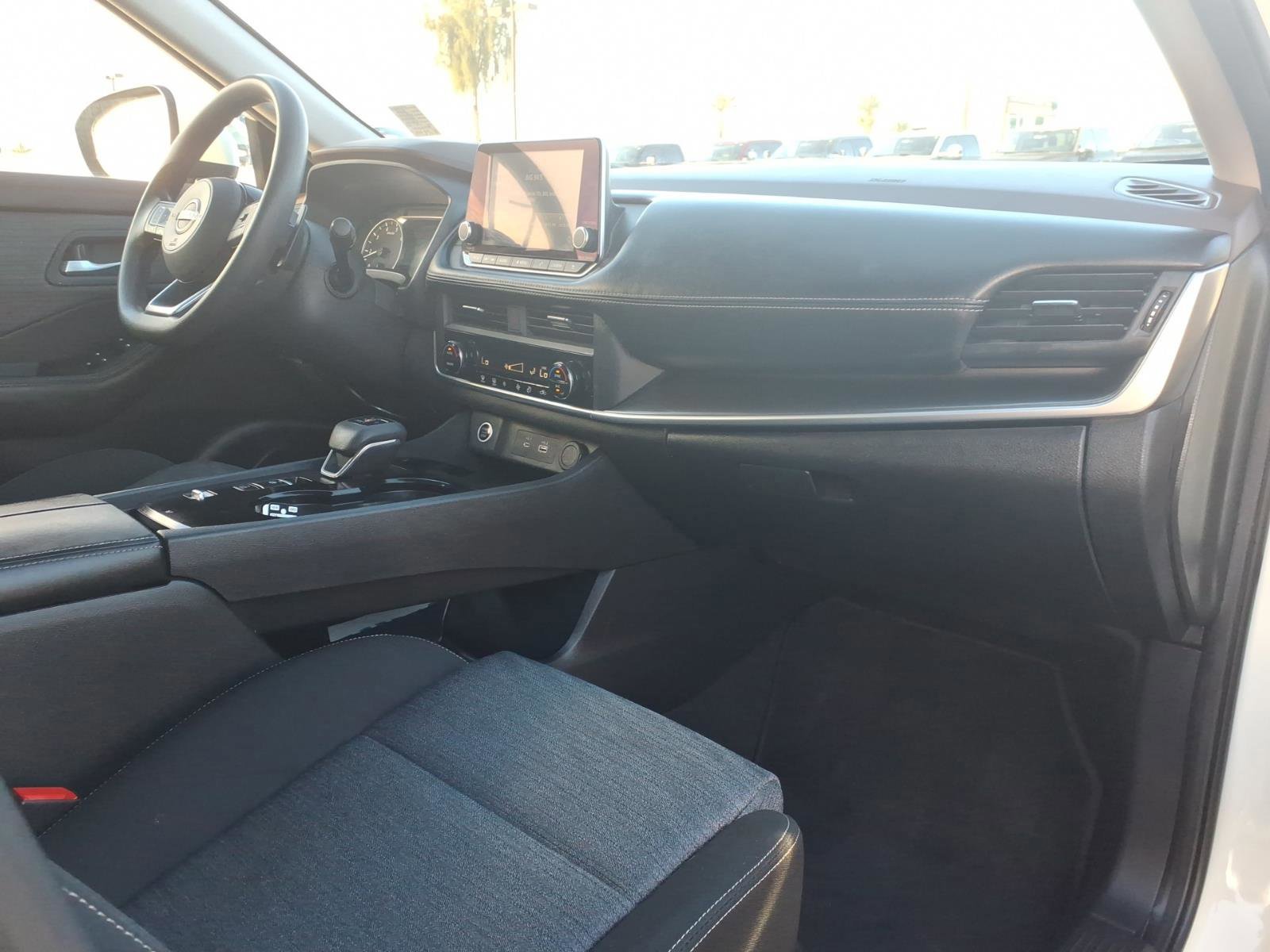 Used 2023 Nissan Rogue SV image 10