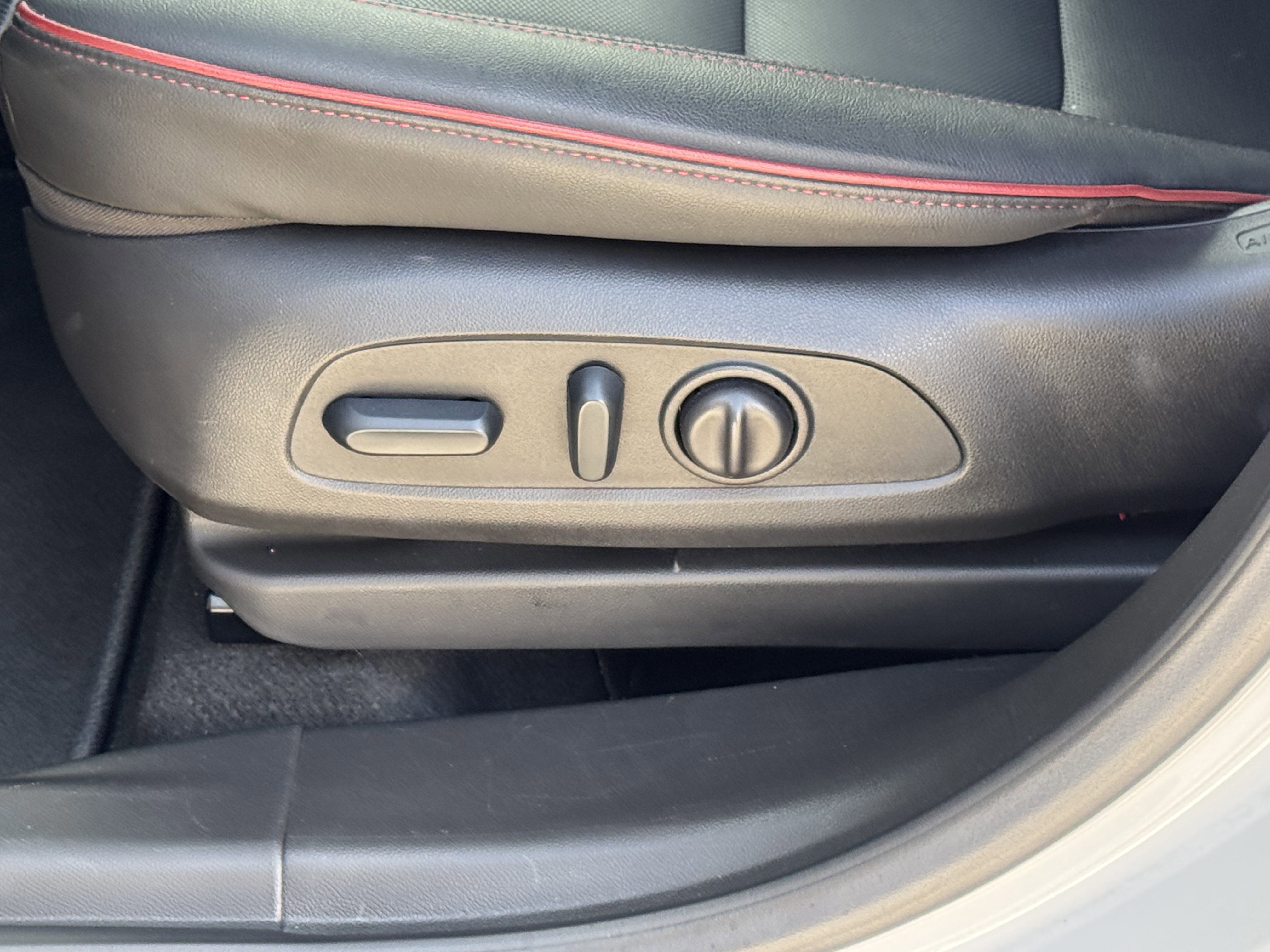 Used 2024 Chevrolet TrailBlazer RS w/ Driver Confidence Package image 17