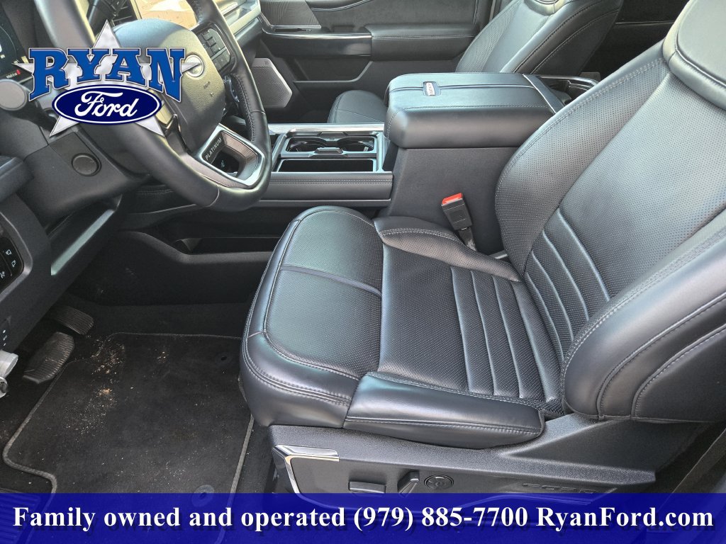 Certified 2025 Ford F250 Platinum w/ FX4 Off-Road Package AWD/4WD image 9