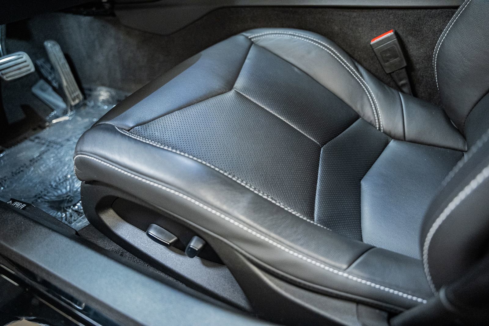 Used 2022 Chevrolet Corvette Stingray Coupe w/ 1LT image 37