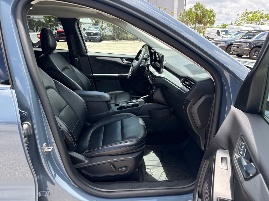 Certified 2024 Ford Escape Platinum w/ Class II Trailer Tow Package AWD/4WD image 27