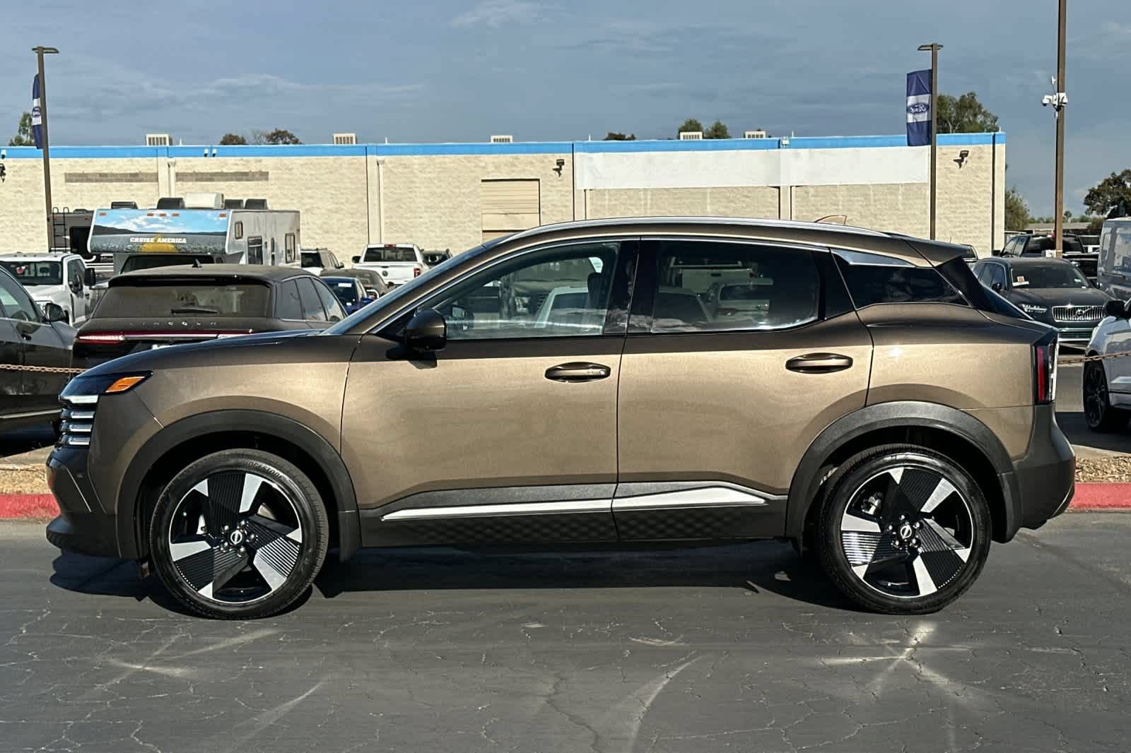 Used 2025 Nissan Kicks SR w/ SR Premium Package AWD/4WD image 6
