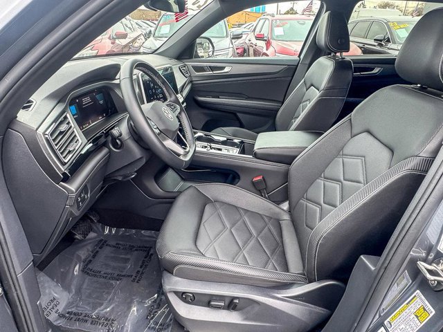 Used 2025 Volkswagen Atlas Cross Sport SE image 13