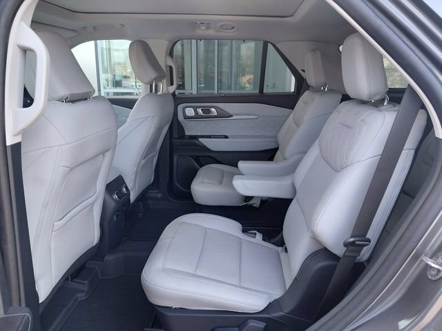 Certified 2025 Ford Explorer Platinum w/ LUX Leather Package AWD/4WD image 14