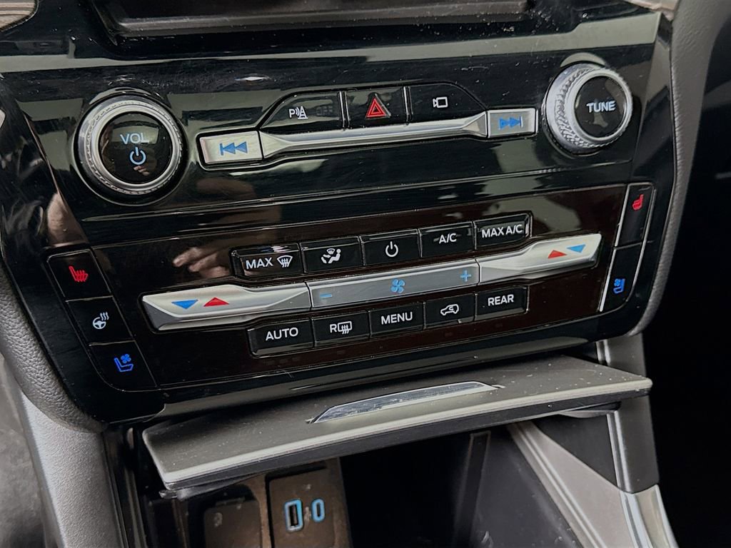 Certified 2022 Ford Explorer Limited w/ Equipment Group 301A image 17