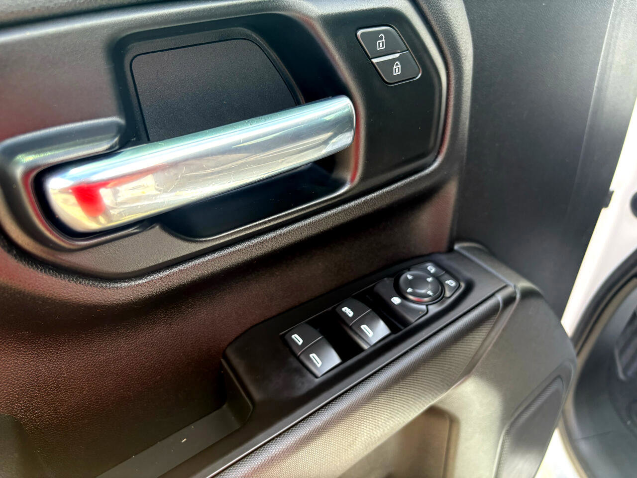 Used 2020 Chevrolet Silverado 1500 Custom w/ Custom Value Package image 25