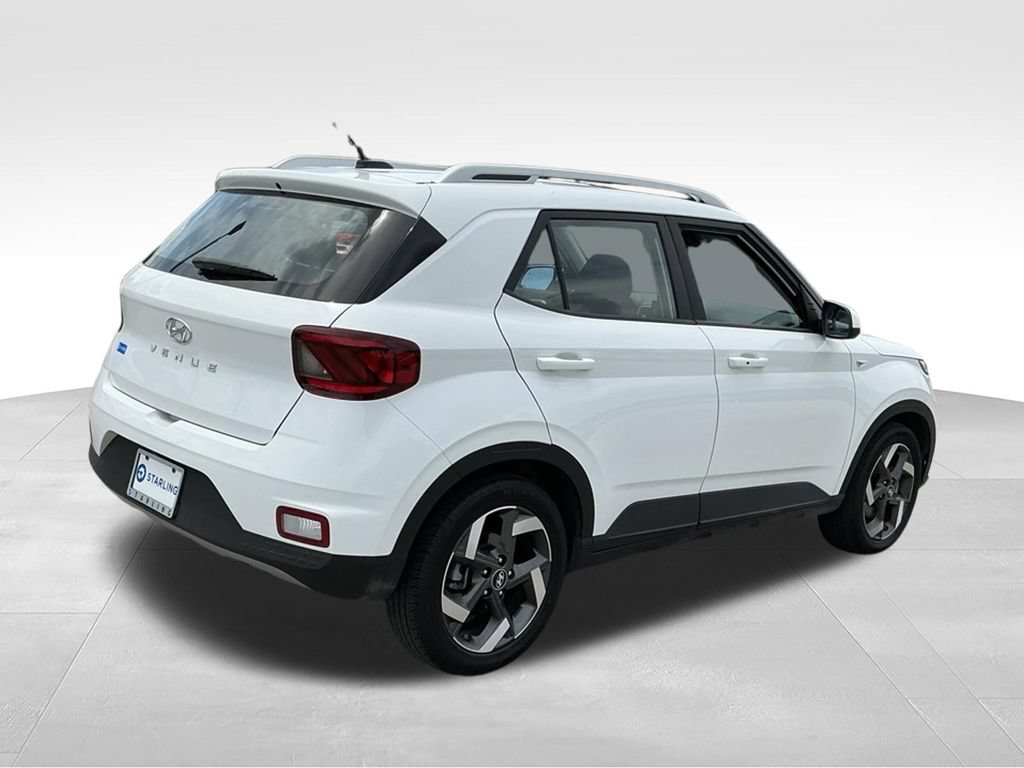 Used 2025 Hyundai Venue SEL FWD image 11