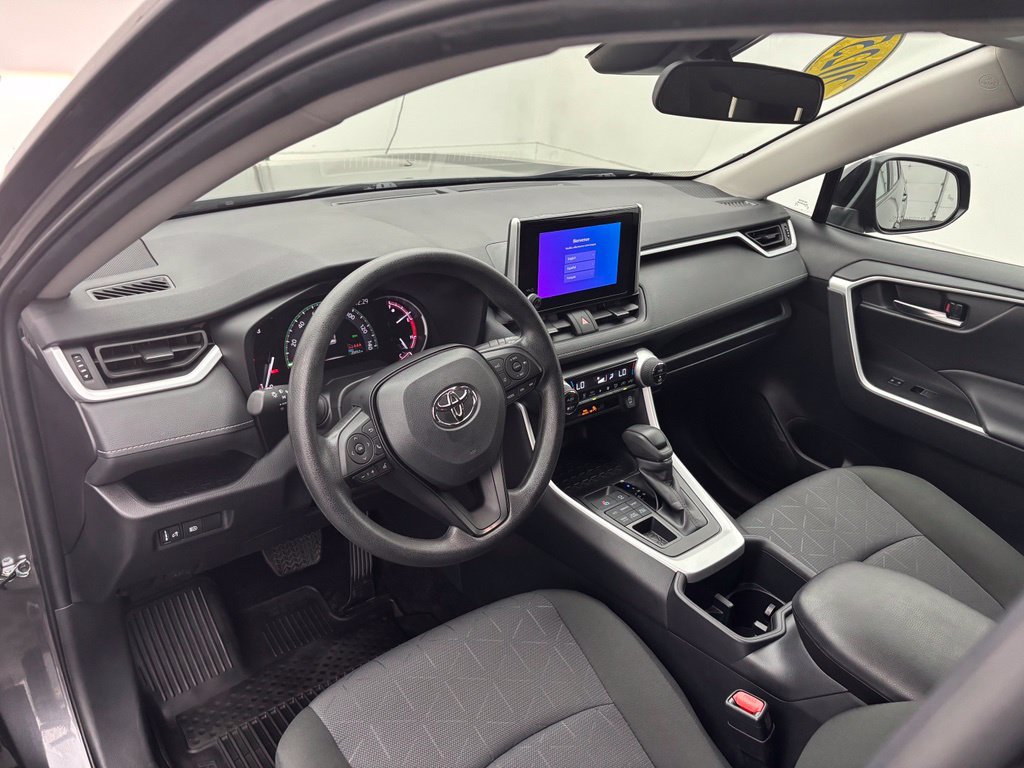 Used 2025 Toyota RAV4 XLE AWD/4WD image 19