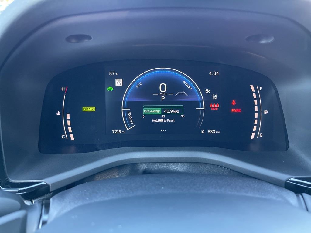 Used 2025 Toyota Camry SE image 9