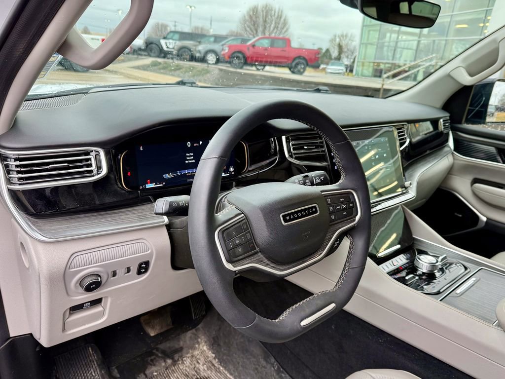 Used 2023 Jeep Wagoneer L Series III w/ Premium Group I image 10