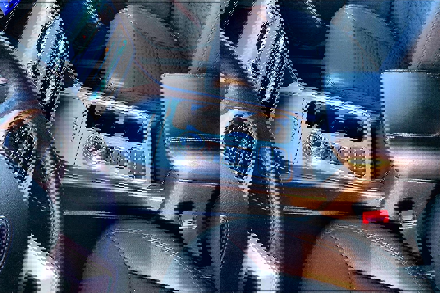 Certified 2021 Ford Explorer XLT image 15