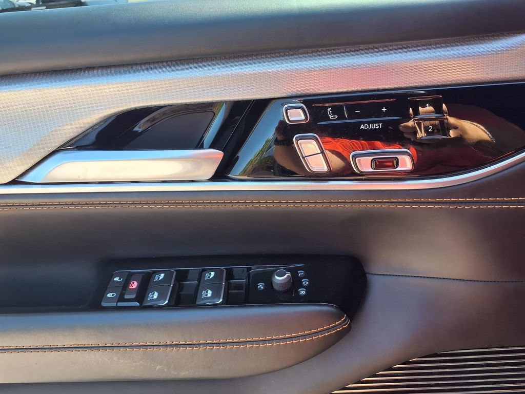 Used 2023 Jeep Grand Wagoneer L Series III w/ Rear Seat Video Group 1 AWD/4WD image 21