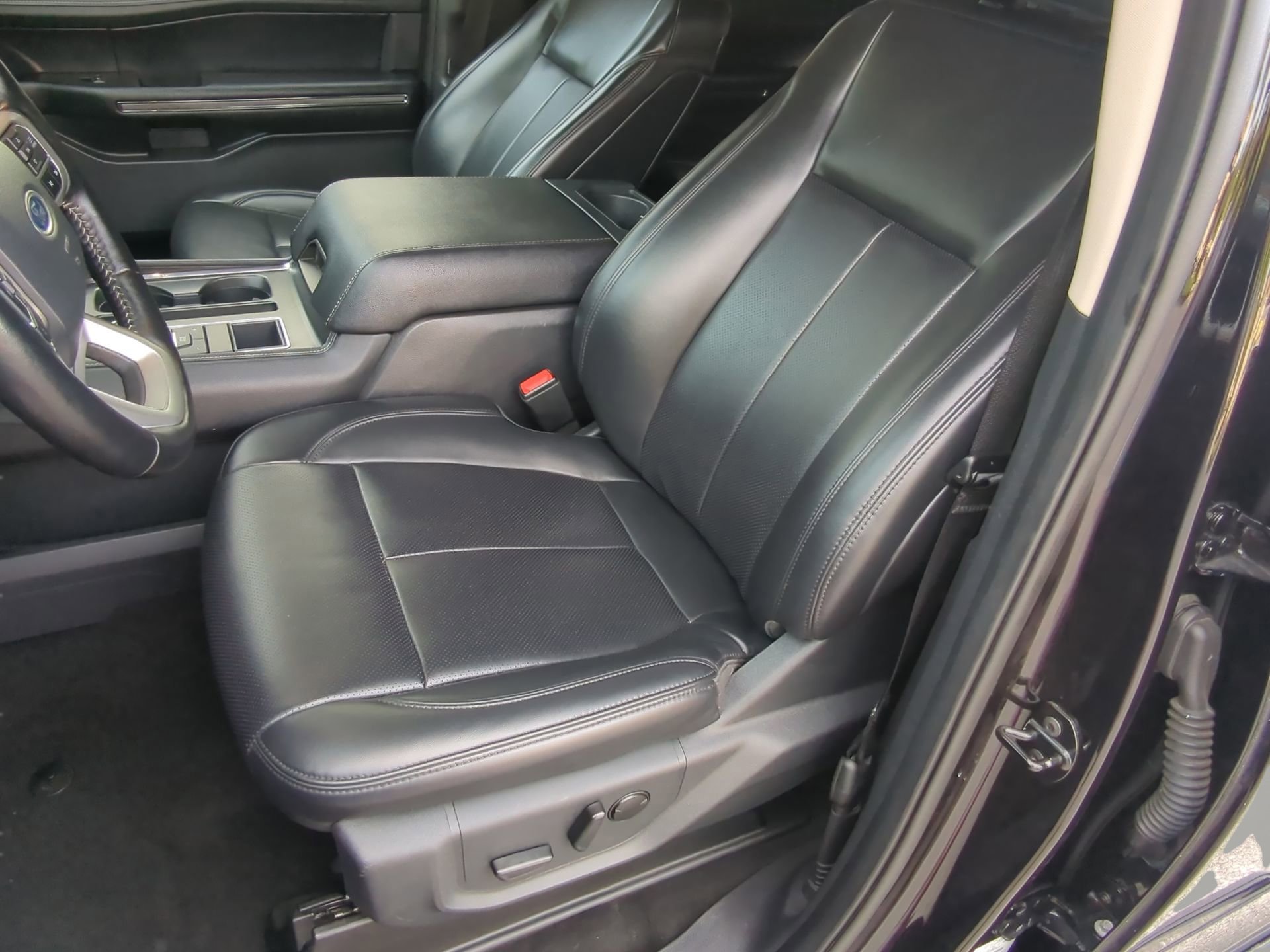 Certified 2024 Ford Expedition XLT RWD image 58