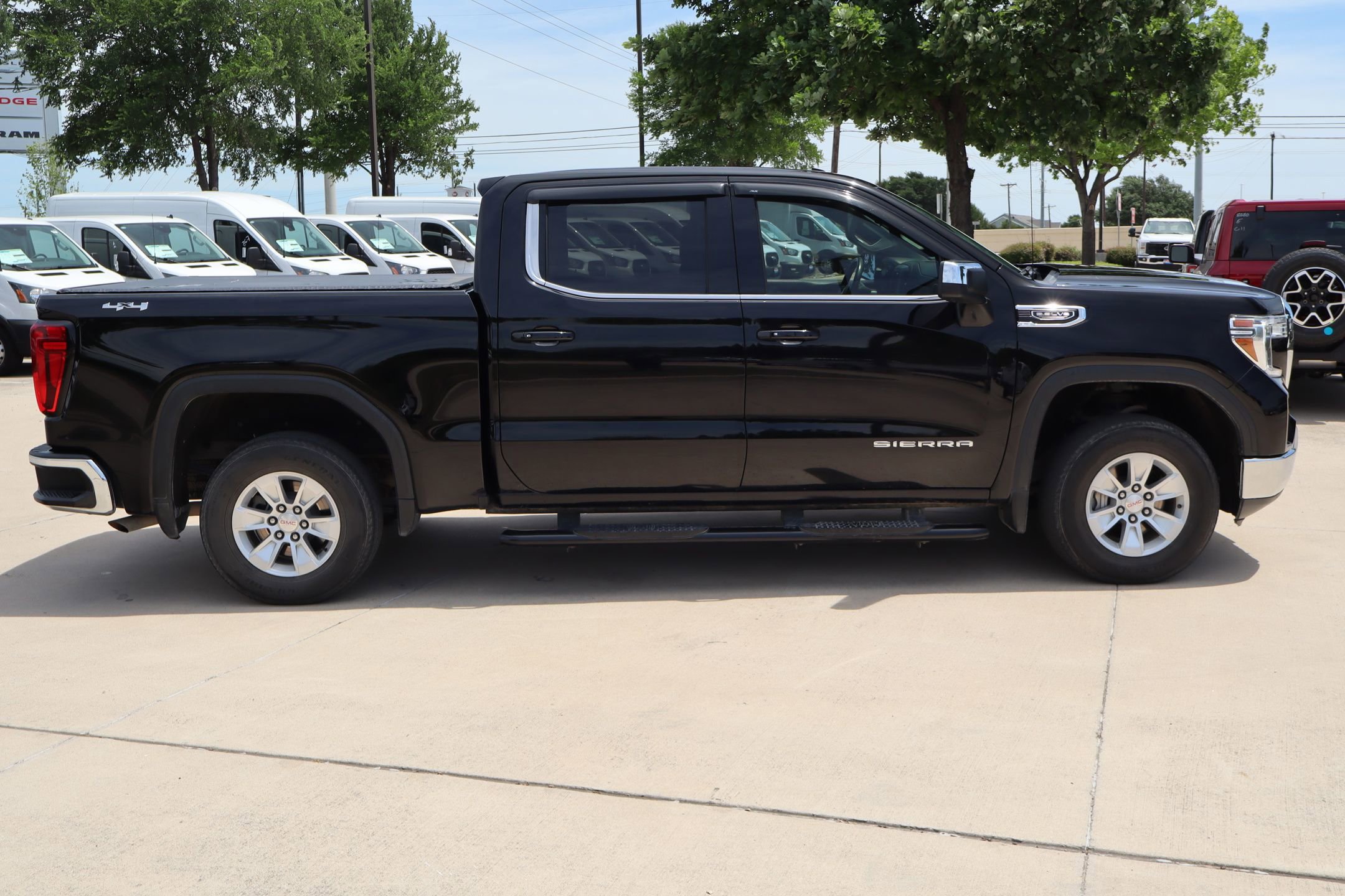 Used 2021 GMC Sierra 1500 SLE w/ Preferred Package AWD/4WD image 2