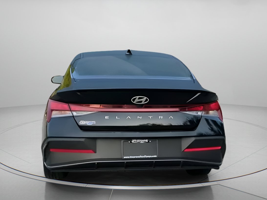 Used 2025 Hyundai Elantra Sport FWD image 24