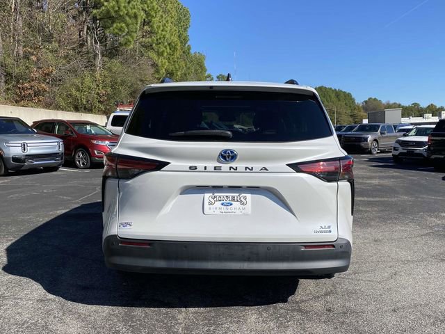 Used 2022 Toyota Sienna XLE image 5