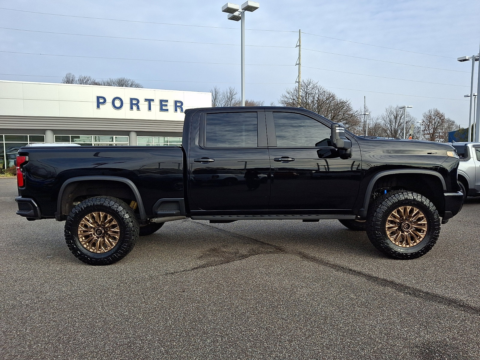 Used 2024 Chevrolet Silverado 2500 ZR2 w/ Snow Plow Prep/Camper Package image 12