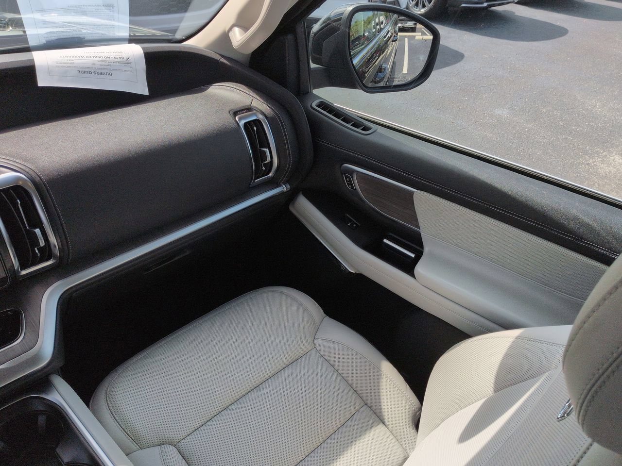 Certified 2025 Ford Expedition Max Platinum w/ Platinum Ultimate Package AWD/4WD image 16