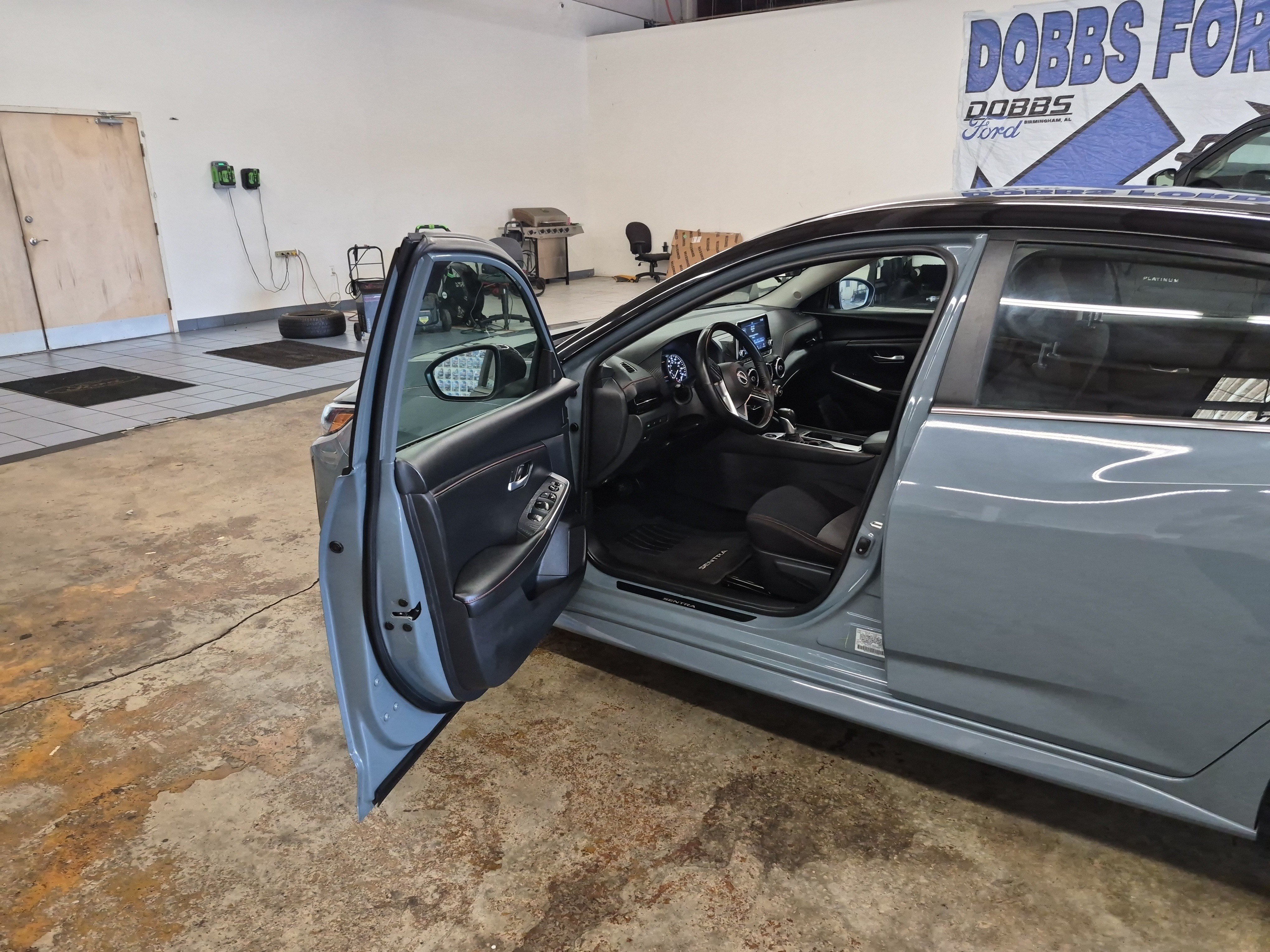 Used 2025 Nissan Sentra SR FWD image 10