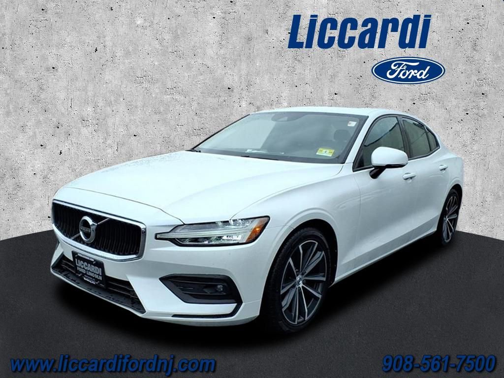 Used 2021 Volvo S60 T5 Momentum w/ Climate Package image 3