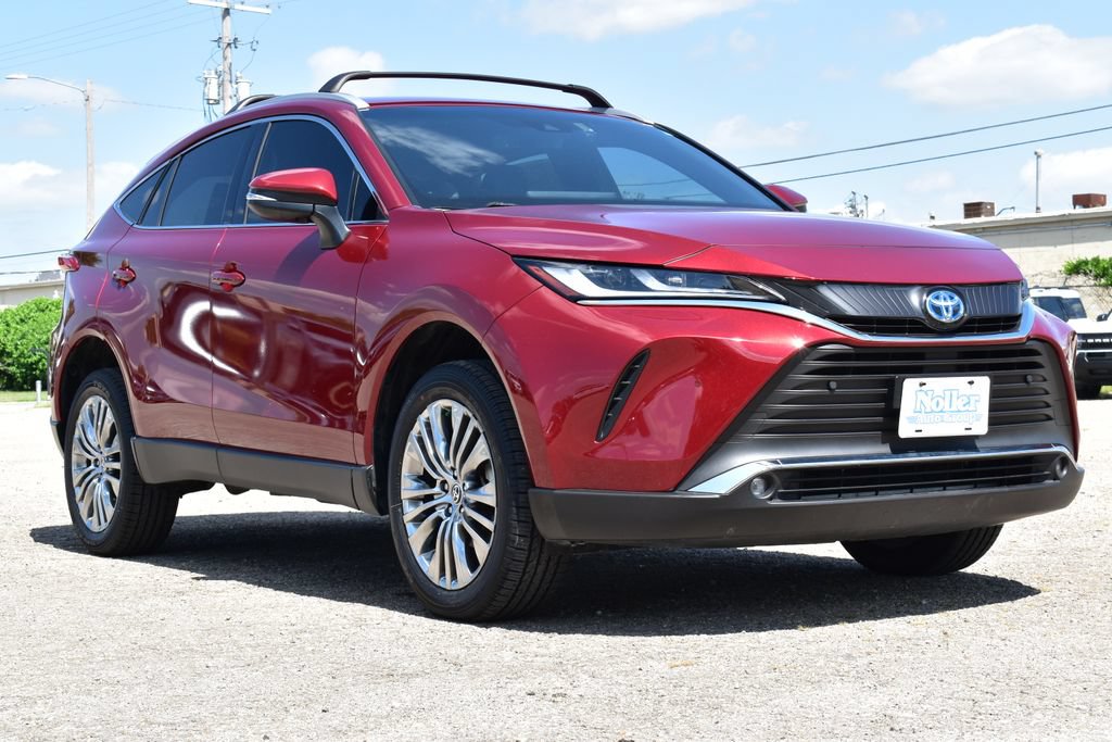 Used 2024 Toyota Venza XLE AWD/4WD image 3