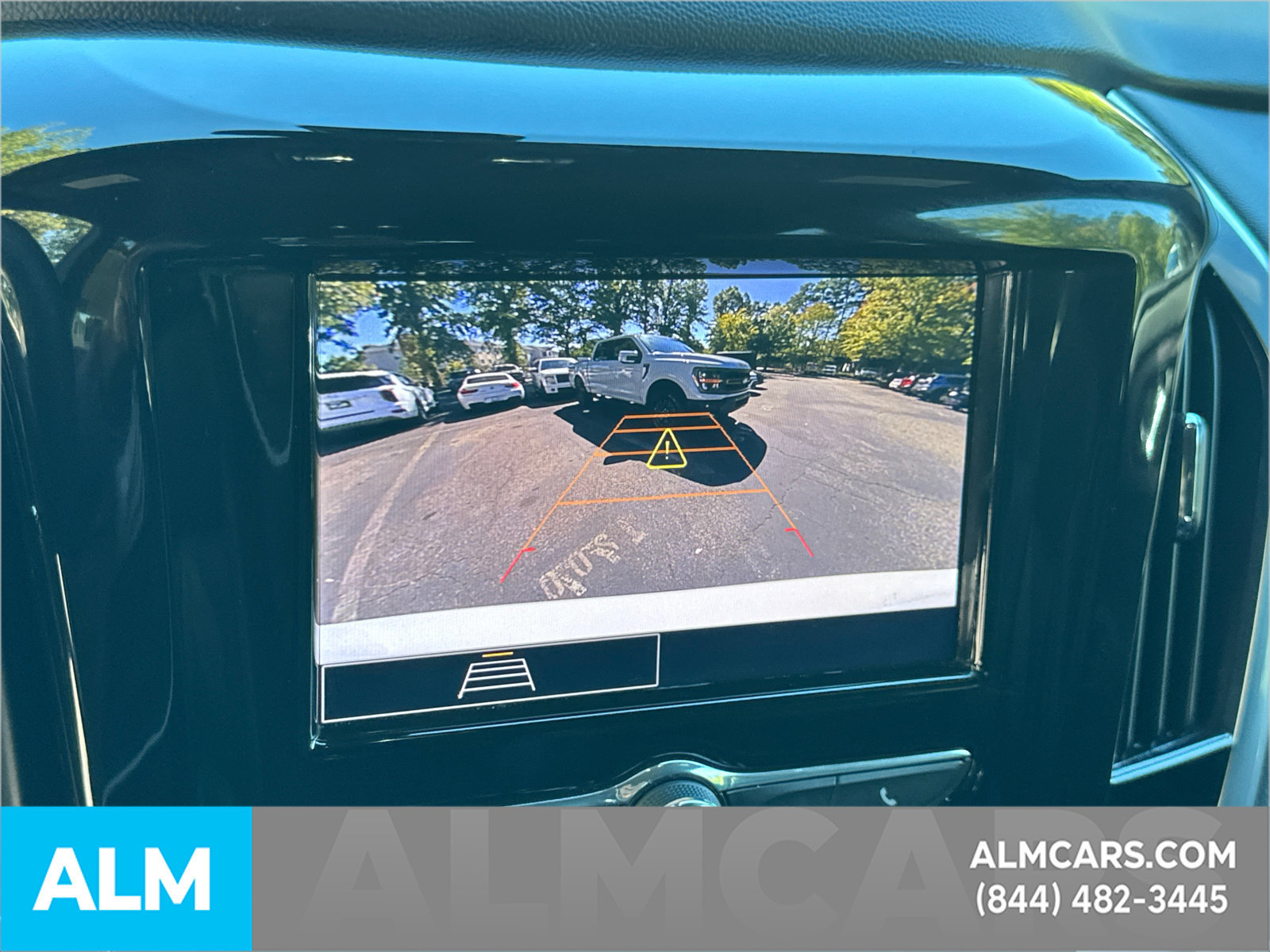 Used 2023 Chevrolet Traverse LT FWD image 32