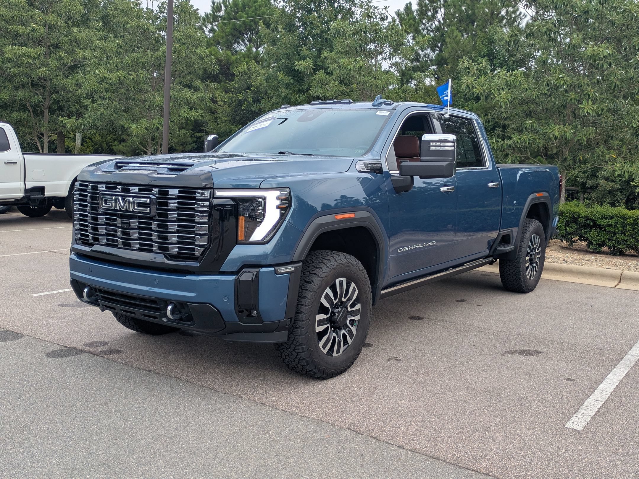 Used 2025 GMC Sierra 2500 Denali Ultimate AWD/4WD image 8