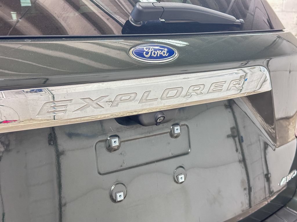Certified 2022 Ford Explorer XLT w/ Equipment Group 202A AWD/4WD image 17