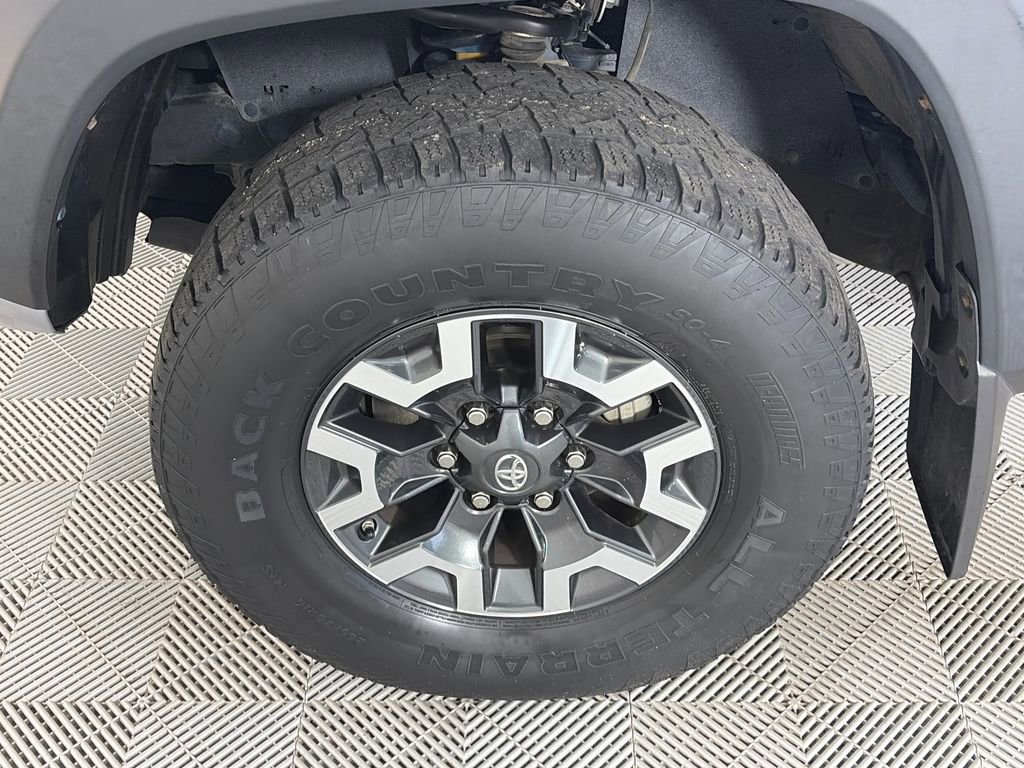 Used 2017 Toyota Tacoma TRD Off-Road w/ Premium & Technology Package AWD/4WD image 8