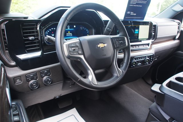 Used 2023 Chevrolet Silverado 1500 LT AWD/4WD image 15