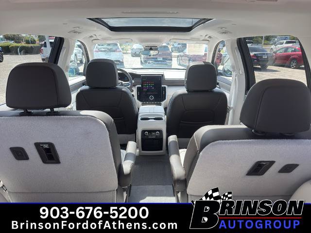 Used 2025 GMC Acadia Denali w/ Super Cruise Package FWD image 12