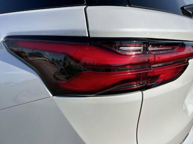 Used 2023 Chevrolet Traverse Premier AWD/4WD image 11