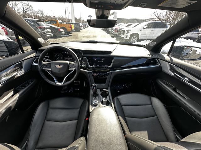 Used 2025 Cadillac XT6 Sport w/ Technology Package image 17