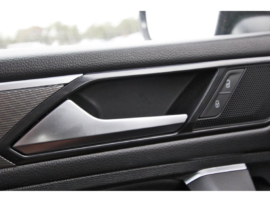 Used 2022 Volkswagen Tiguan SE R-Line FWD image 25