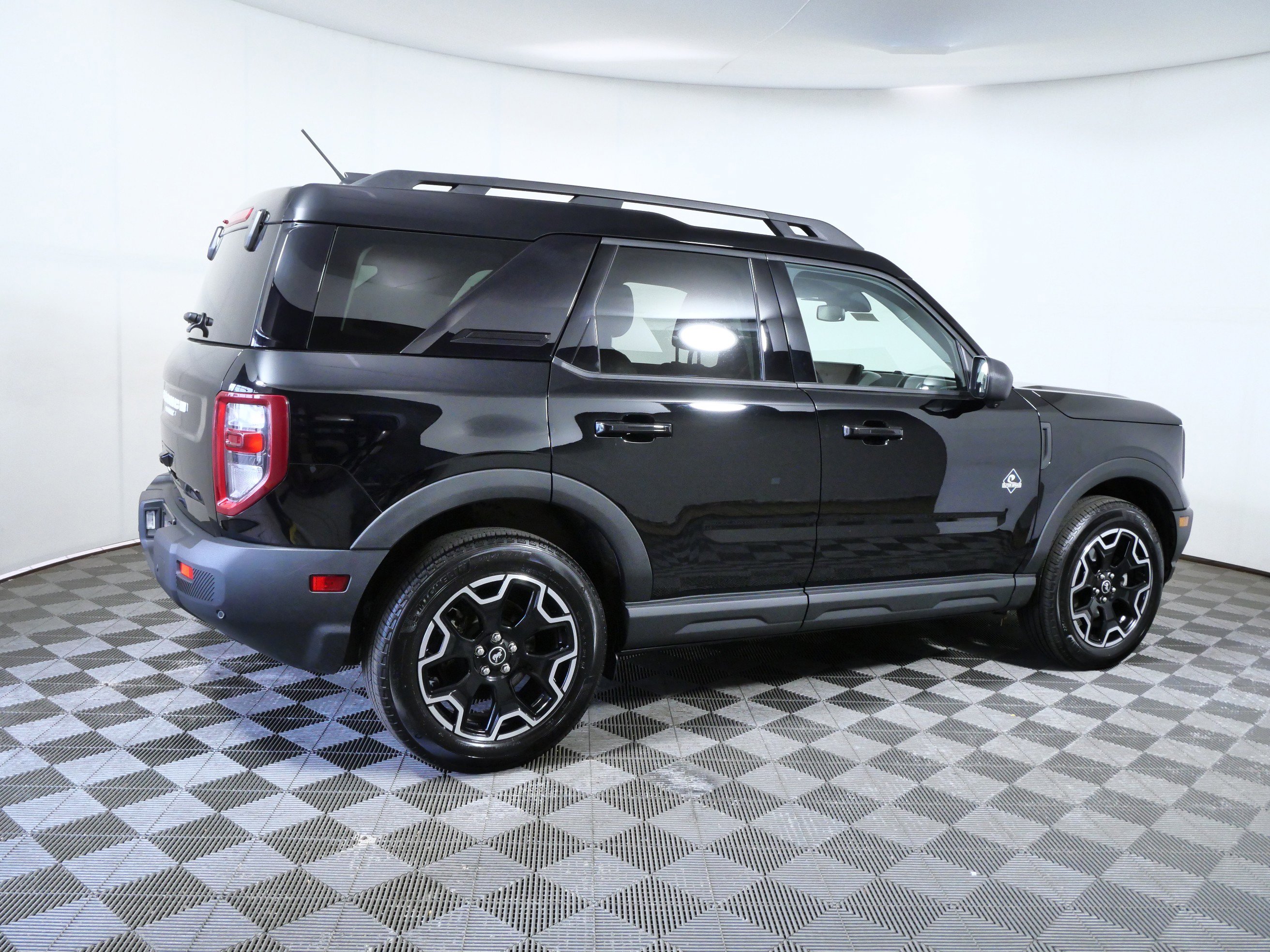 Certified 2025 Ford Bronco Sport Outer Banks w/ Outer Banks Tech Package+ AWD/4WD image 8