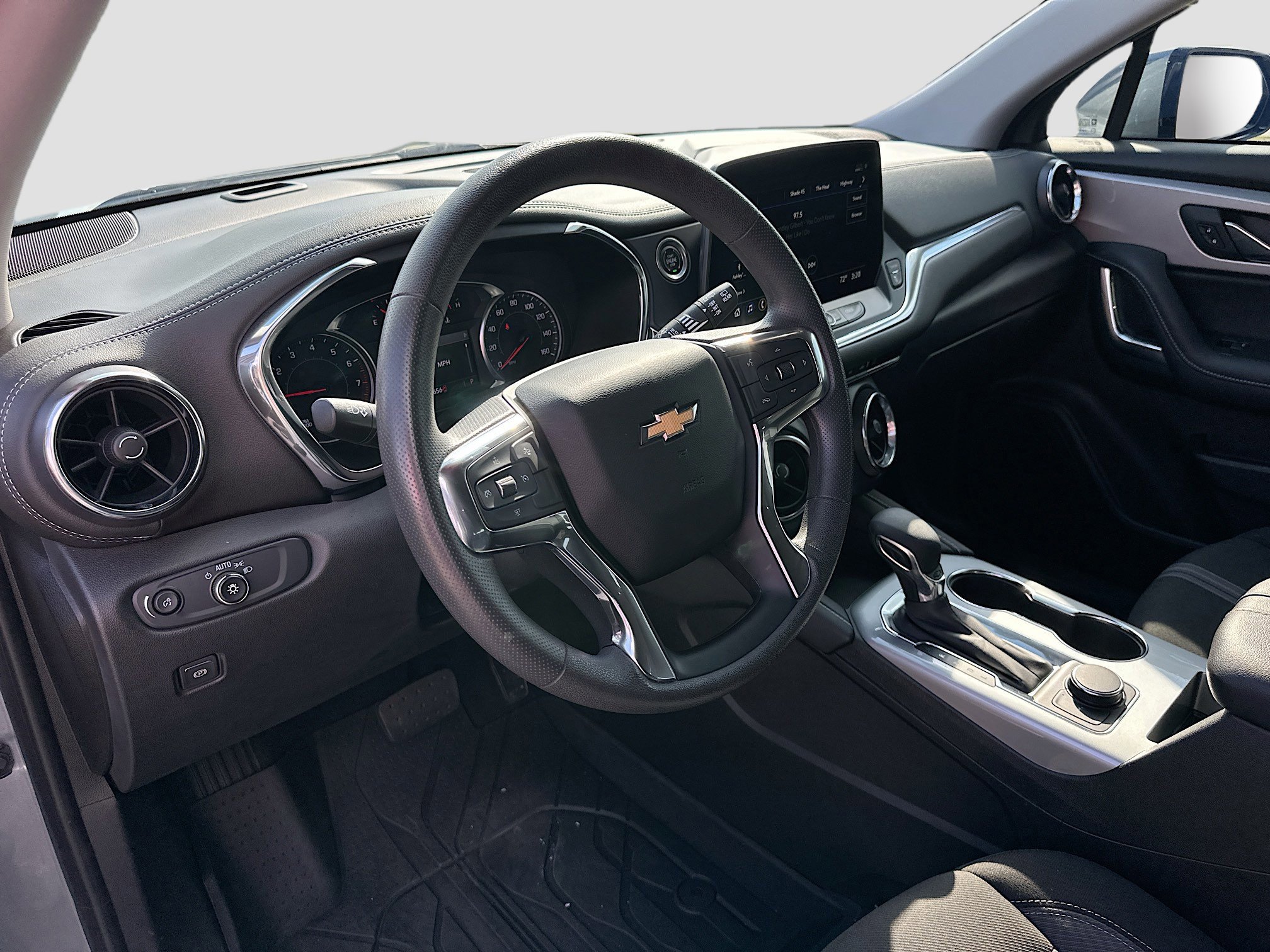 Used 2023 Chevrolet Blazer LT w/ Driver Confidence Package image 9