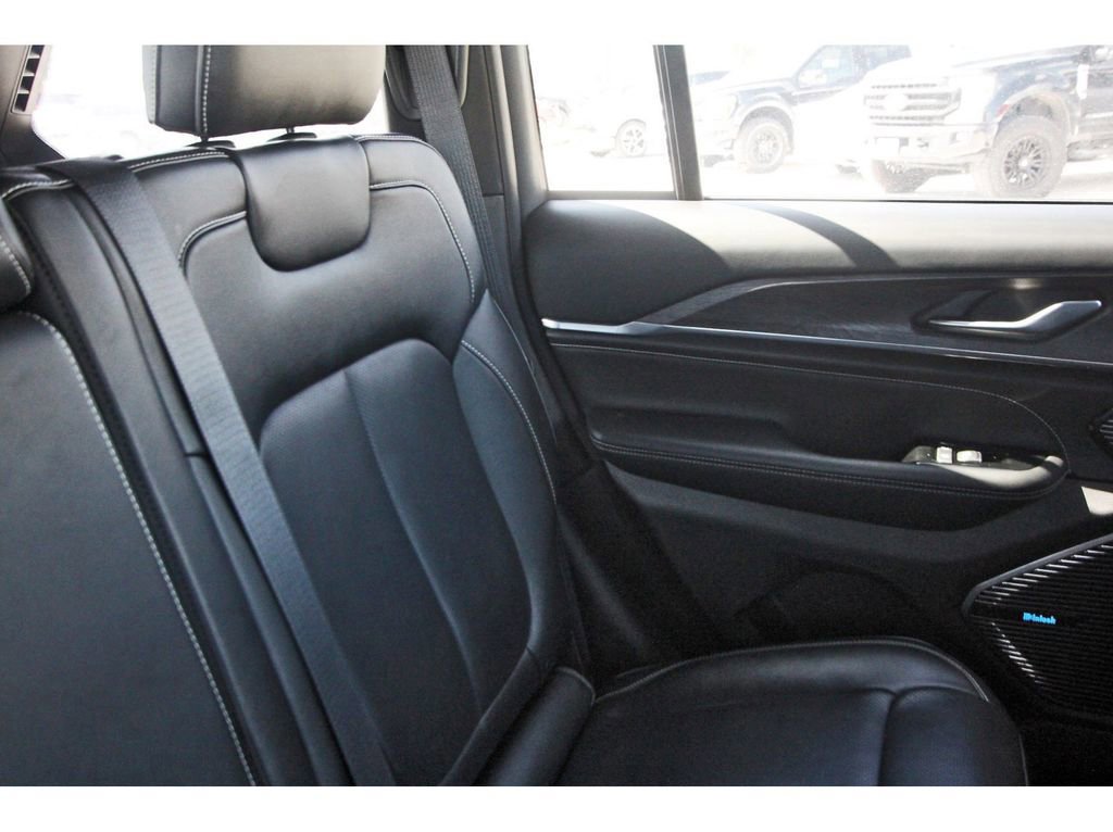 Used 2022 Jeep Grand Cherokee Overland image 15