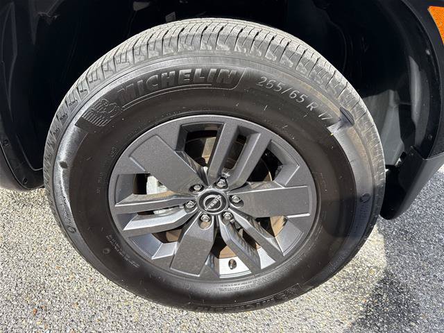 Used 2025 Nissan Frontier SV RWD image 17