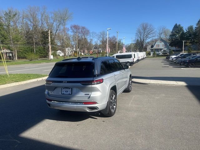 Used 2023 Jeep Grand Cherokee Overland AWD/4WD image 6